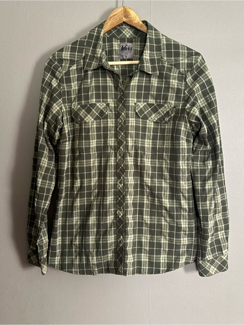 REI Green Plaid Long-Sleeve Button-Down Shirt Size Medium